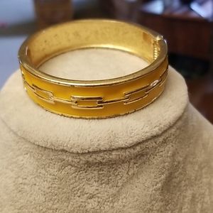 $5 ITEM MUST BUNDLE WITH 2 OTHER ITEMS Cute yellow and gold costume bracelet